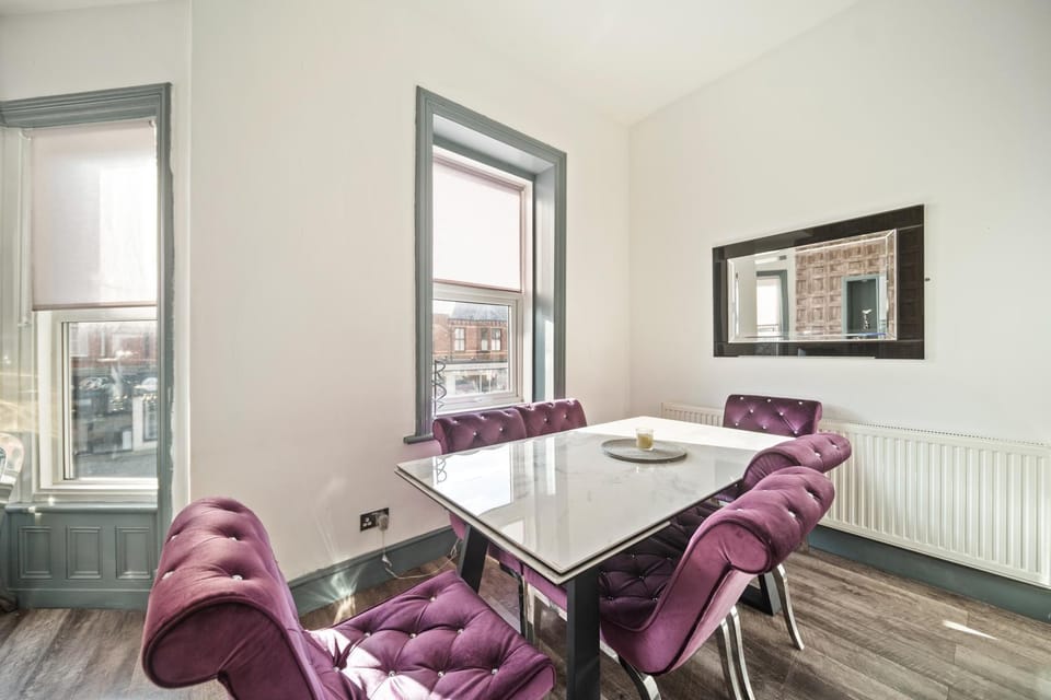 Spacious, Central Townhouse with Hot Tub & Free Parking House in Lytham St Annes