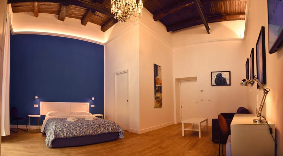 Bed, TV and multimedia, Photo of the whole room, Decorative detail, Bedroom