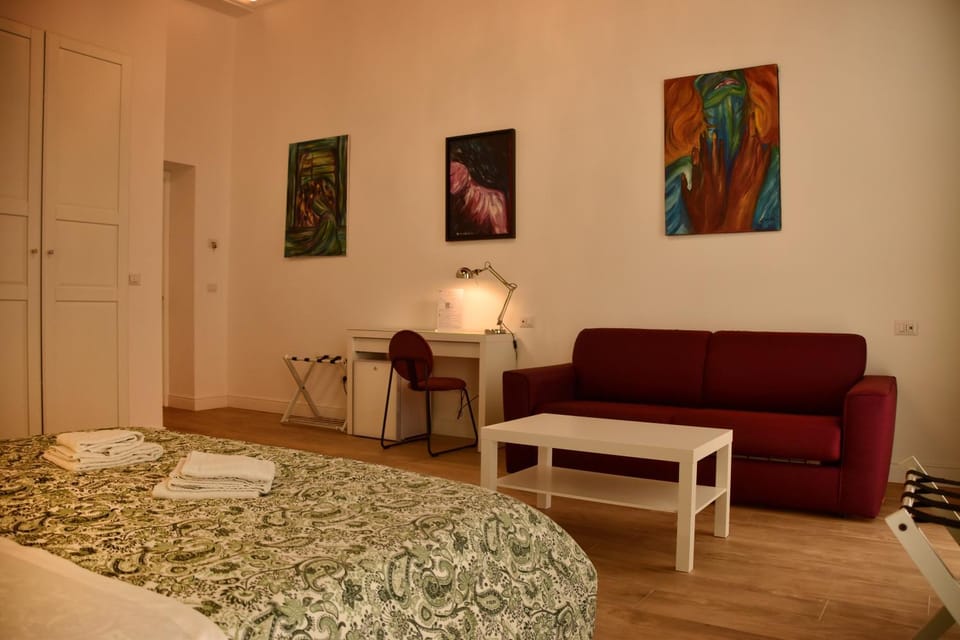 Bed, Living room, Photo of the whole room, Decorative detail, Seating area, Bedroom, minibar, wardrobe