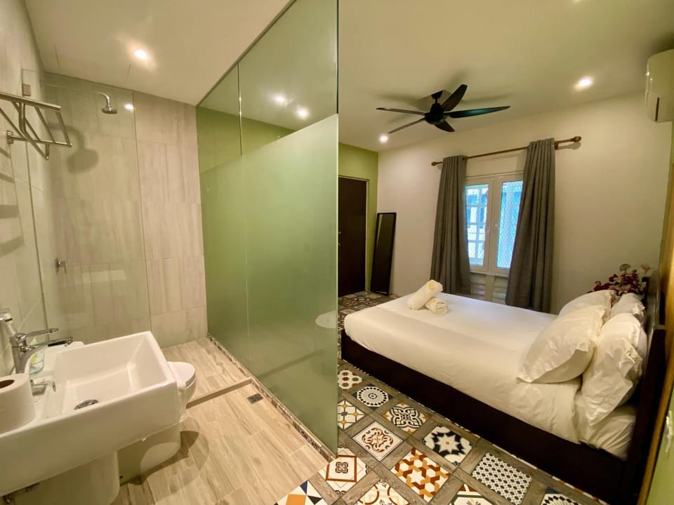 Shower, Bathroom, Photo of the whole room, Bedroom, towels