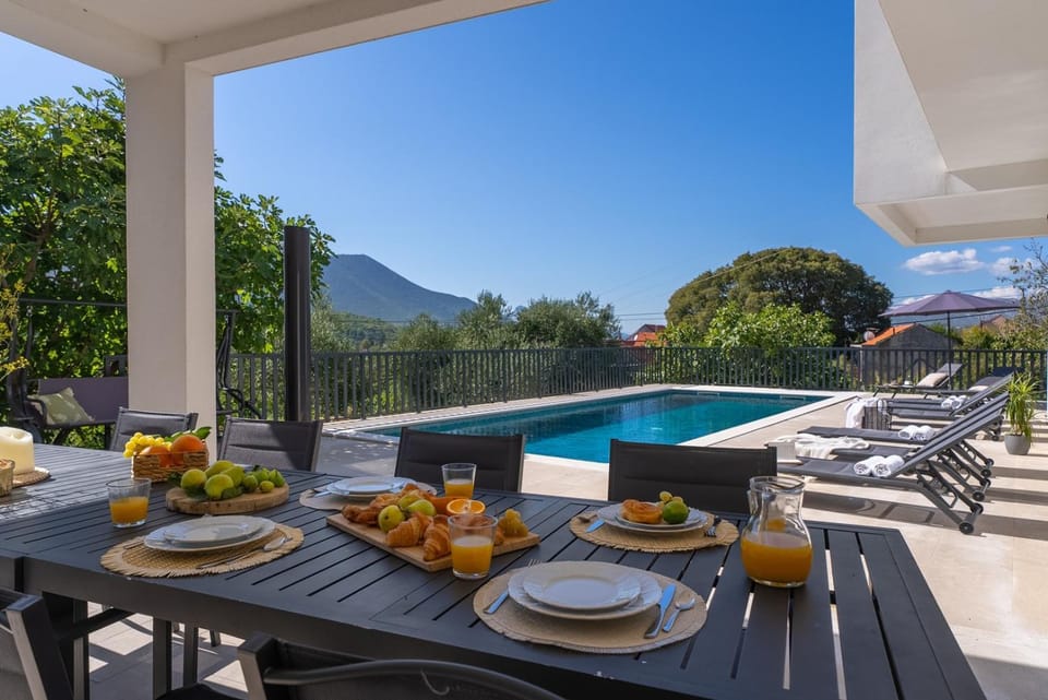BBQ facilities, Dining area