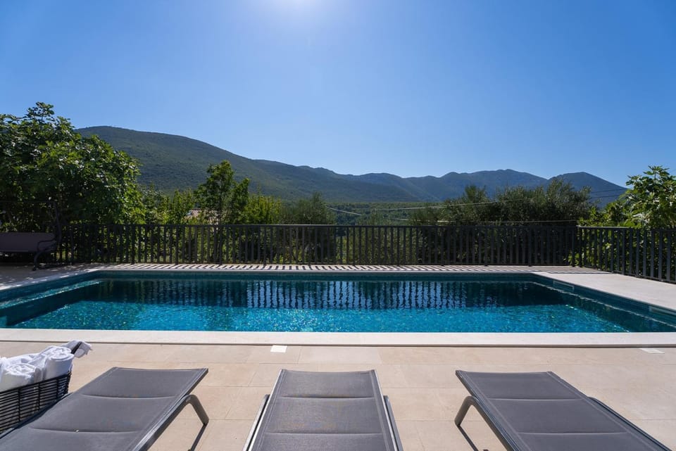 Garden view, Mountain view