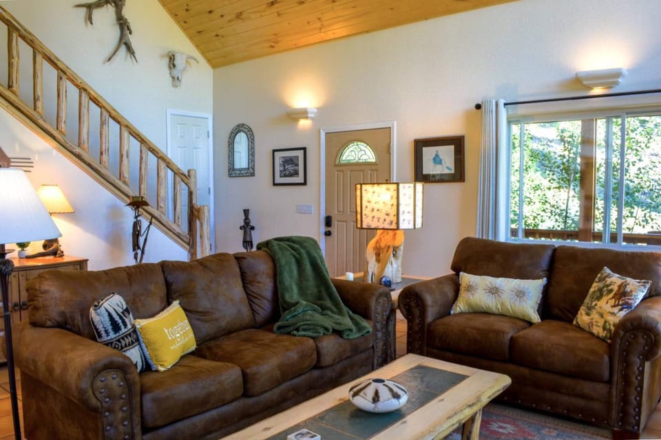 249 1st Street ("Creekside Cabin -Upper & Lower House") Cabin in Pagosa Springs