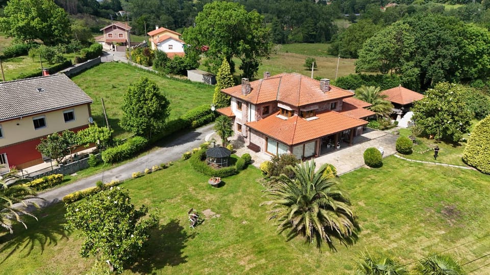 Property building, Bird's eye view, Garden, Garden view