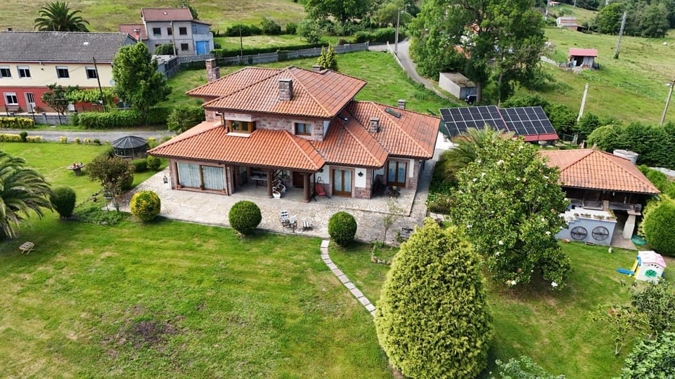 Property building, Bird's eye view, Garden, Garden view