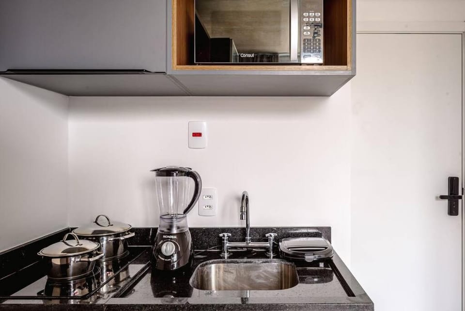 Kitchen or kitchenette, minibar, stove, toaster