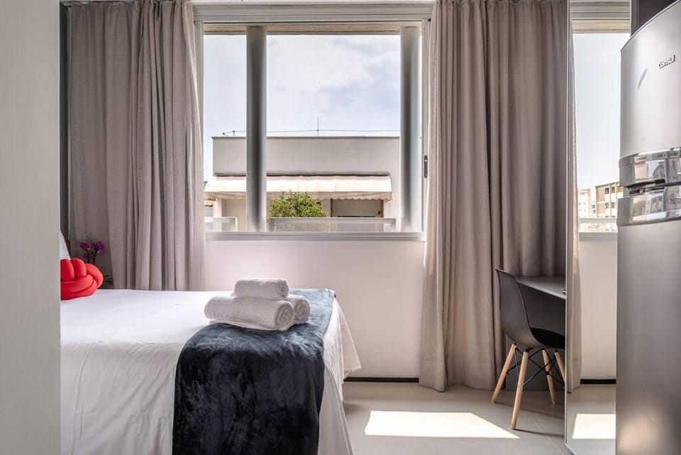 Bed, TV and multimedia, Bedroom