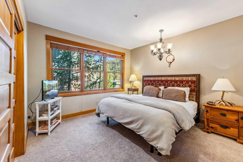 Bright Keystone Getaway w Loft Near Ski Lifts House in Keystone