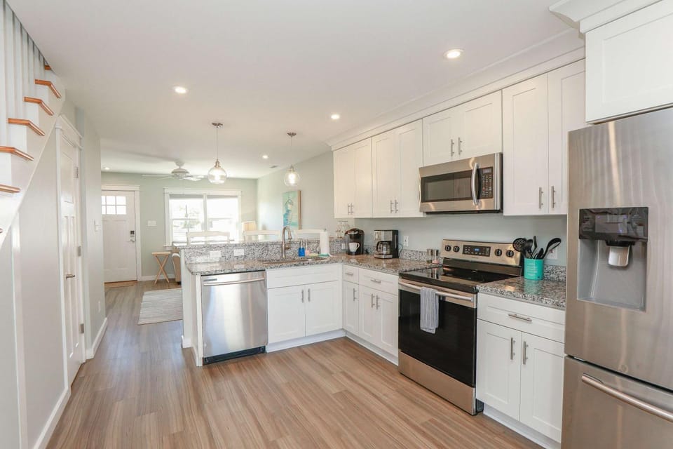 Sojourn's Sea Views with Balcony Sleeps 4 Apartment in Chics Beach