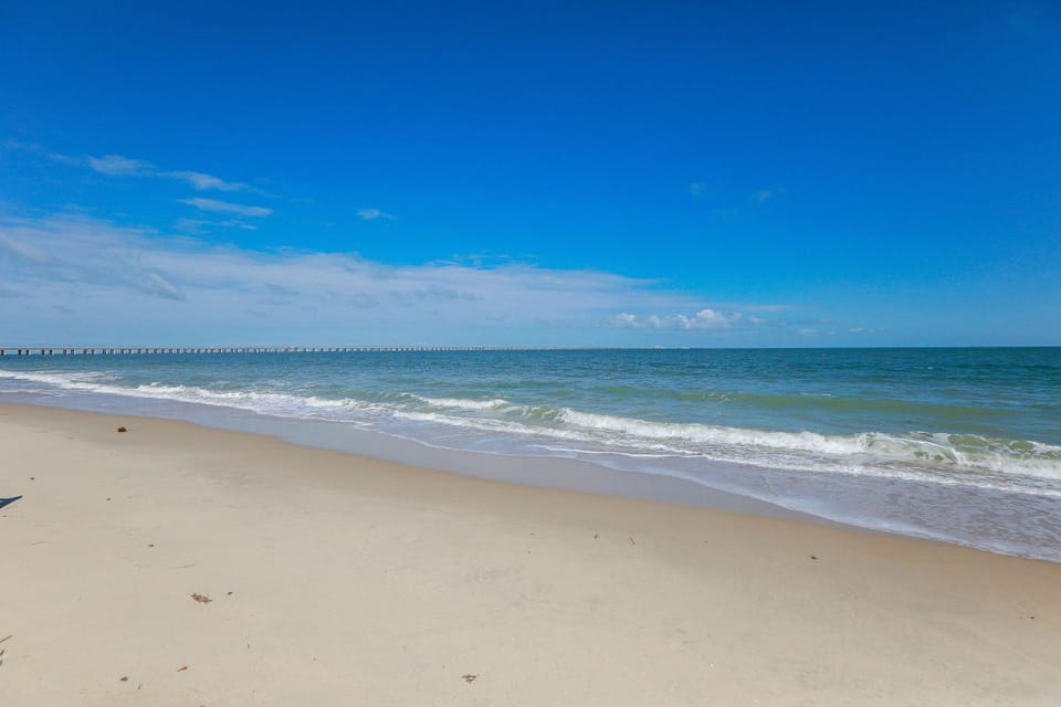 Sojourn's Sea Views with Balcony Sleeps 6 Apartment in Chics Beach