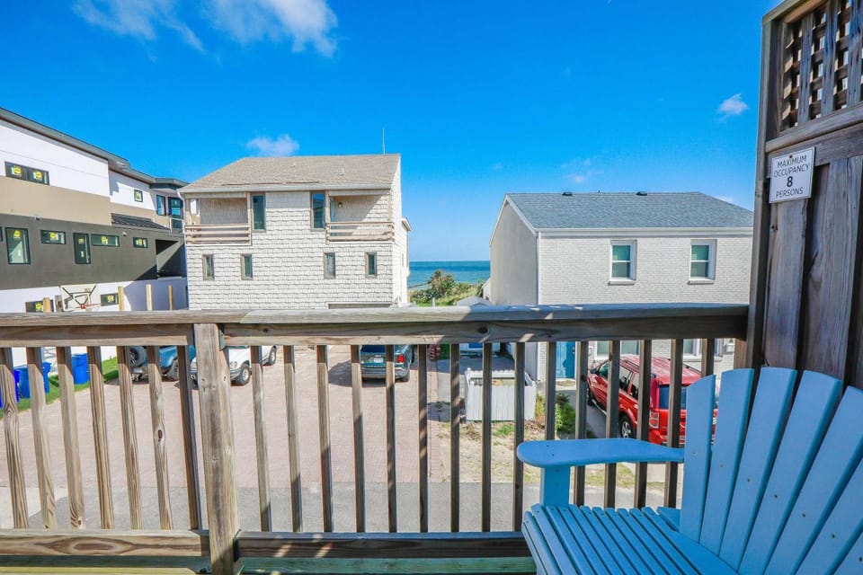 Sojourn's Sea Views with Balcony Sleeps 6 Apartment in Chics Beach