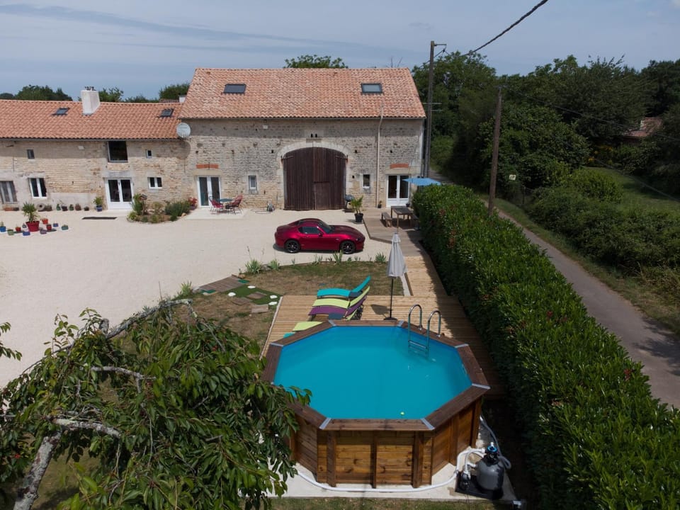 Property building, Garden, Garden, Garden view, Pool view, Swimming pool, Parking, sunbed