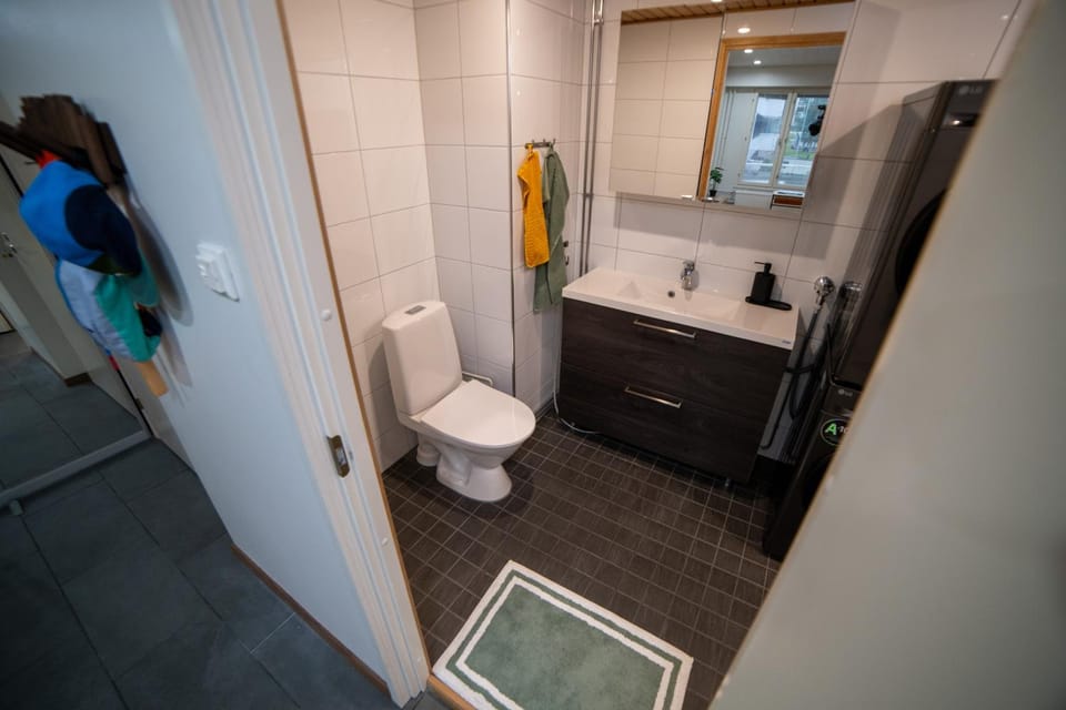 Shower, Toilet, Bathroom, bidet, towels