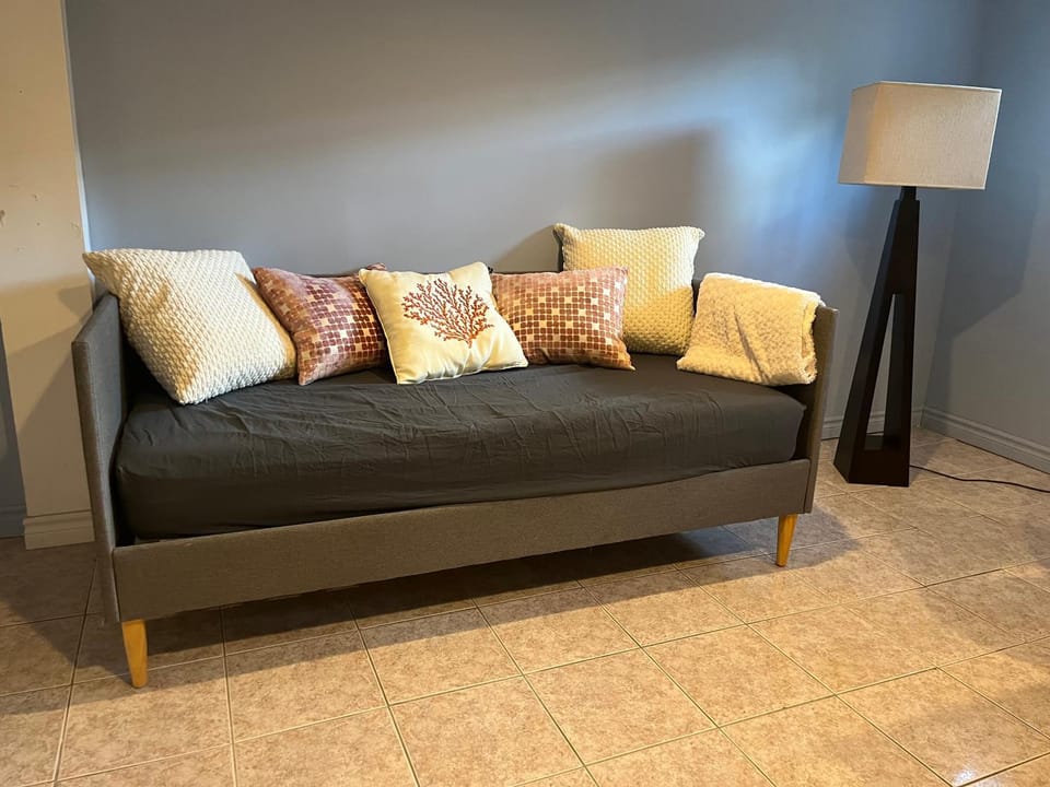 Bed, Living room
