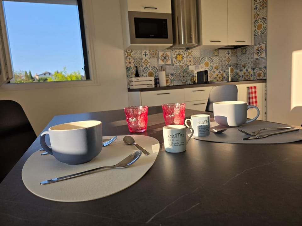 Kitchen or kitchenette, Bedroom, Breakfast, Breakfast, kitchen, kitchen