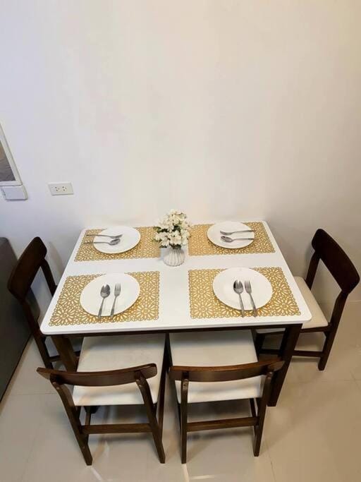 Palawan Cozy 2BR w Washer, Dryer, Gym, Pool for 6 Apartment in Puerto Princesa