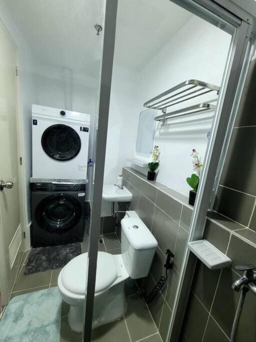 Toilet, Bathroom, bidet, washing machine, dryer
