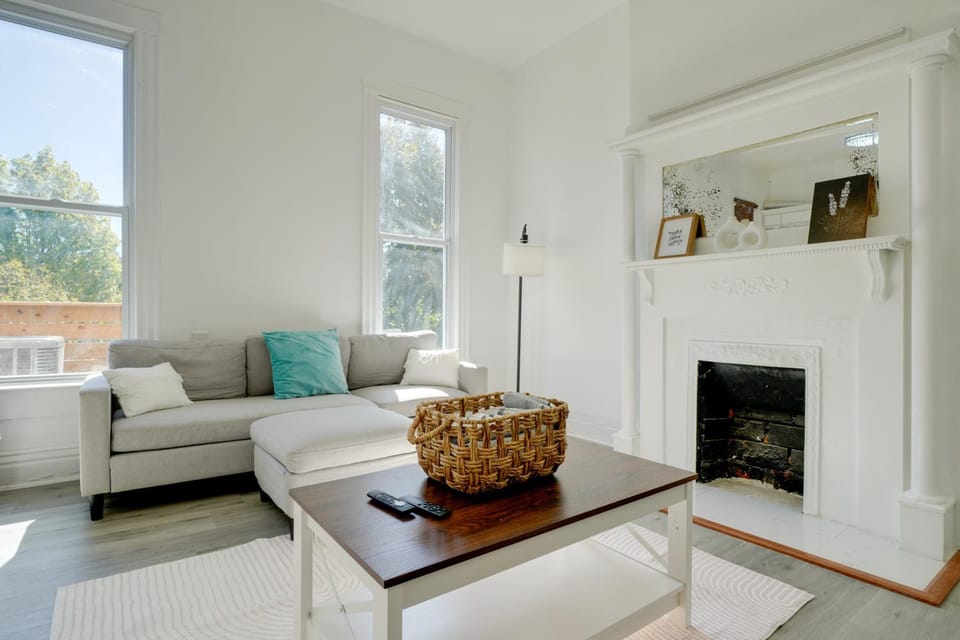 Walk to Churchill Downs: Pet-Friendly Retreat! Apartment in Jefferson County