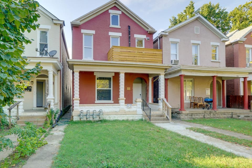 Walk to Churchill Downs: Pet-Friendly Retreat! Apartment in Jefferson County