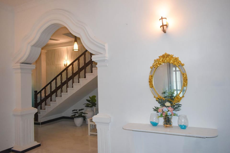 Living room, Lobby or reception, Internal: Not applicable to any particular room