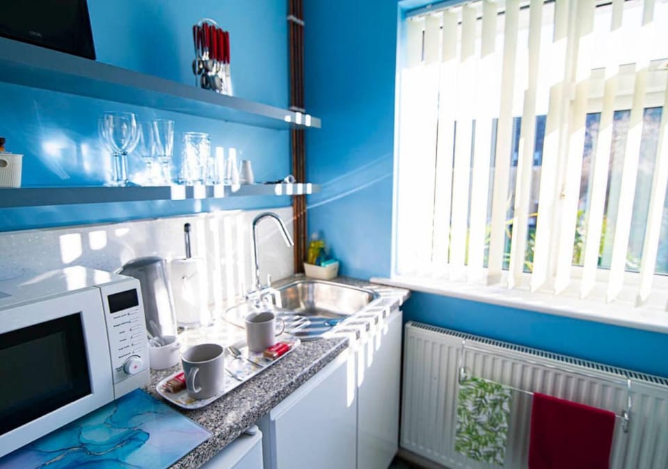 Coffee/tea facilities, Kitchen or kitchenette, microwave, toaster