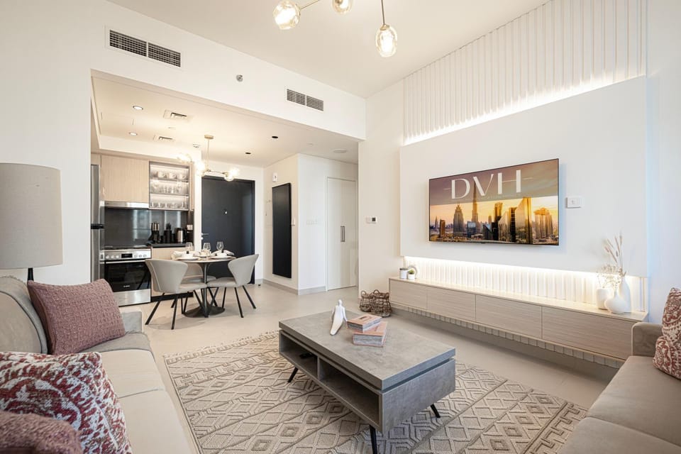 TV and multimedia, Living room, Seating area, Dining area