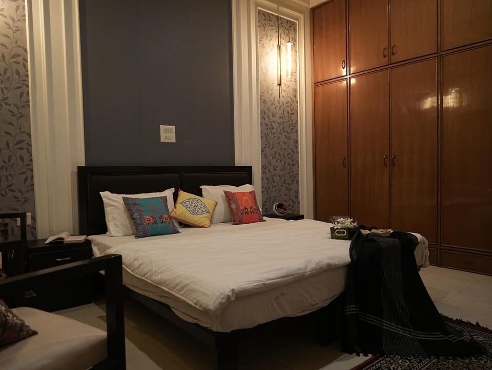 Bed, Photo of the whole room, Bedroom, wardrobe