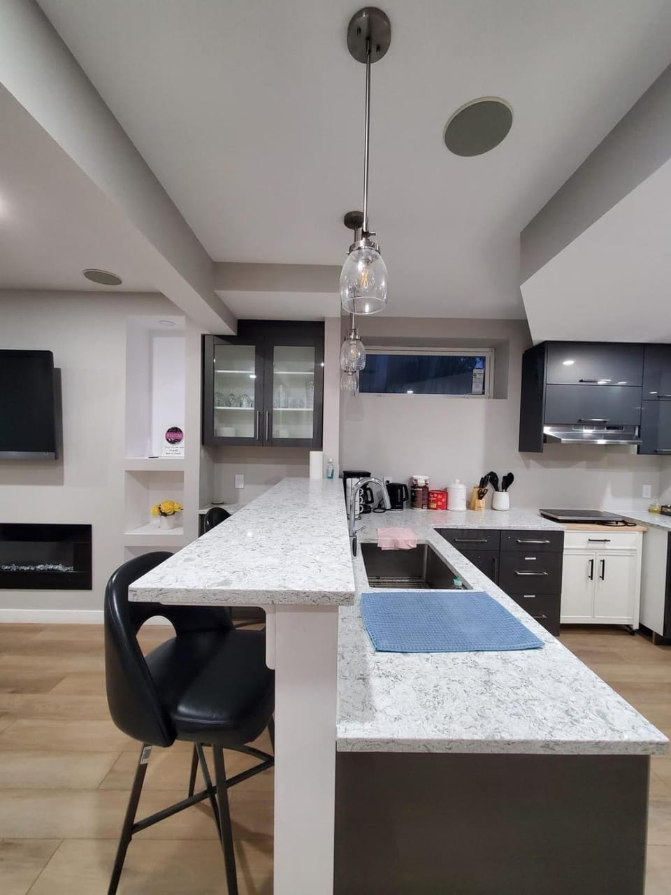Kitchen or kitchenette, Dining area, minibar