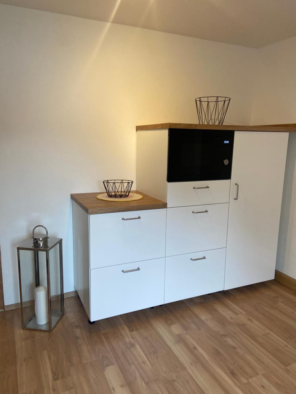 minibar, oven