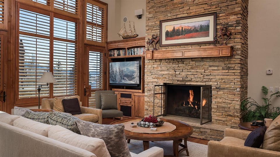TV and multimedia, Living room, Mountain view, fireplace, furniture