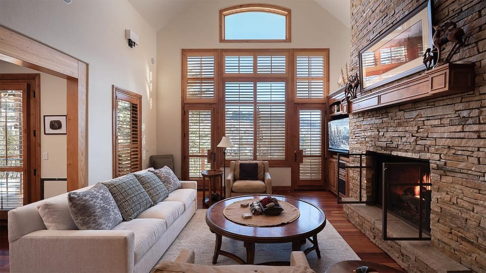 View (from property/room), Living room, Seating area, furniture
