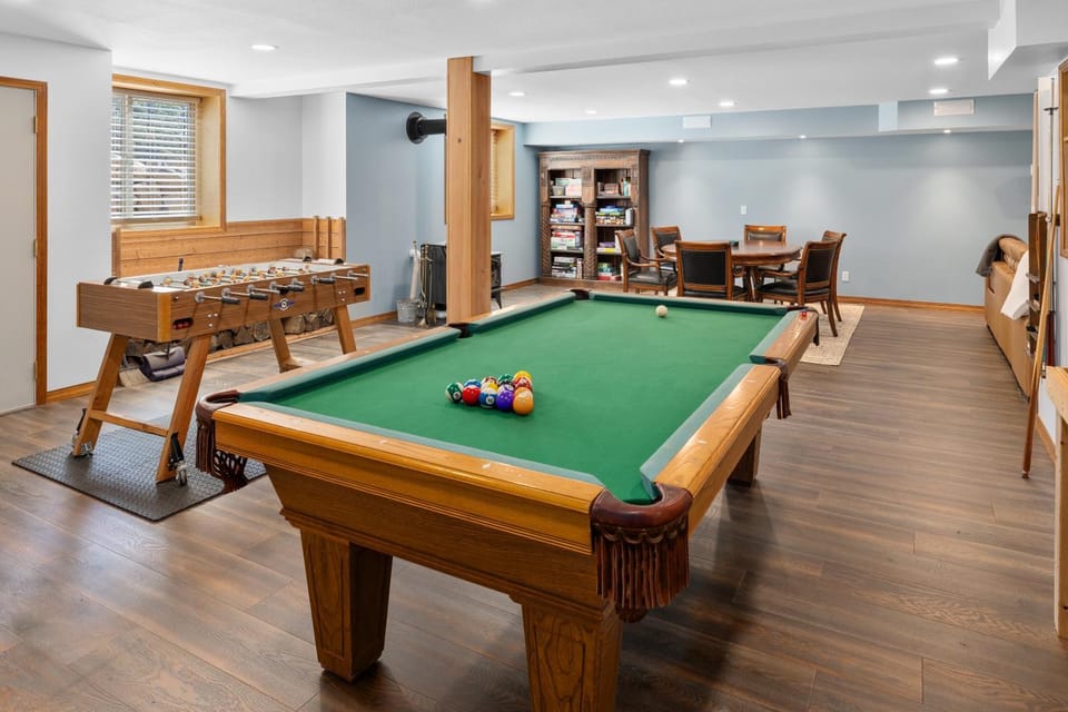 Billiard, Game Room