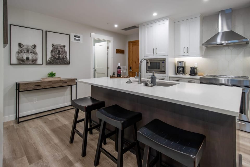Kitchen or kitchenette, oven, stove