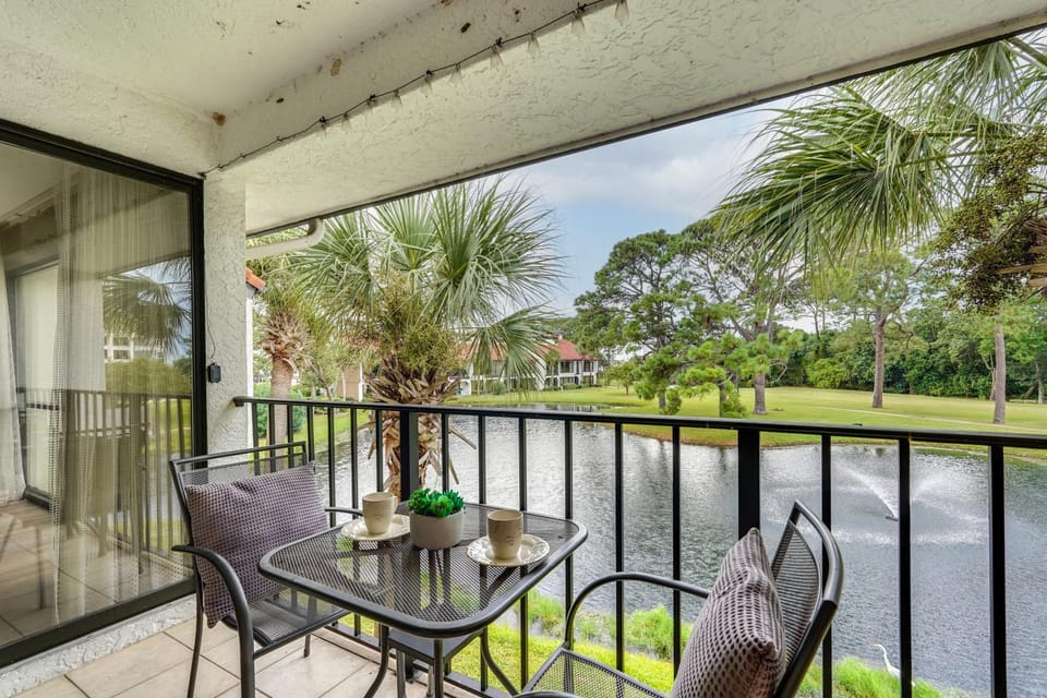 Pool & Beach Trolley Access: PCB Resort Condo! House in Panama City Beach