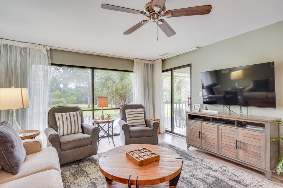 Pool & Beach Trolley Access: PCB Resort Condo! House in Panama City Beach