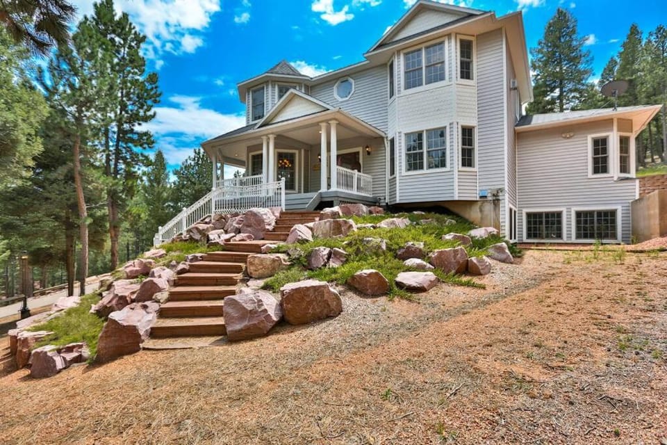 Property building, Natural landscape, Garden, Garden view