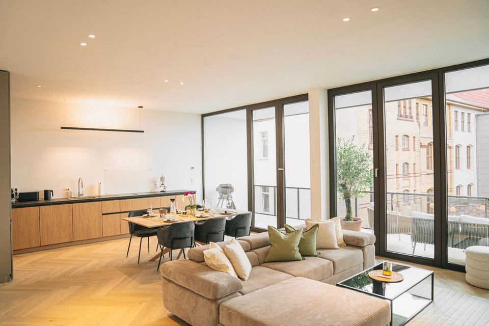 Kitchen or kitchenette, Living room, Seating area, Dining area