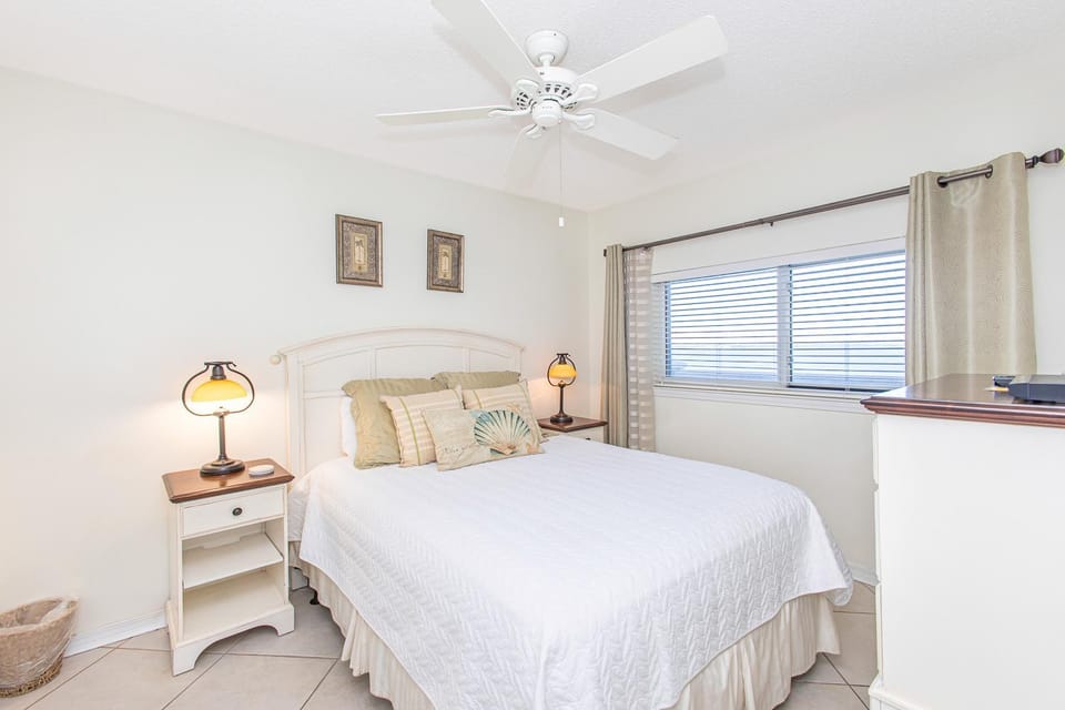 Emerald Isle Gulf Front 2B Condo - 1105 Apartment in Pensacola Beach