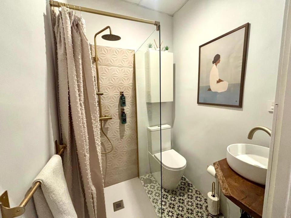 Shower, Toilet, Bathroom