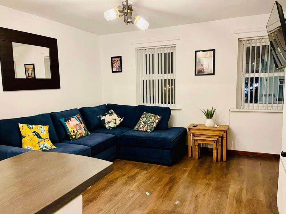 TV and multimedia, Living room, Seating area, furniture