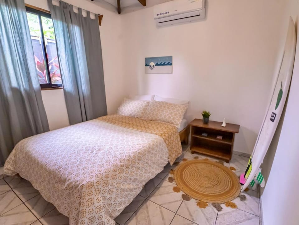 Bed, Bedroom, air conditioner