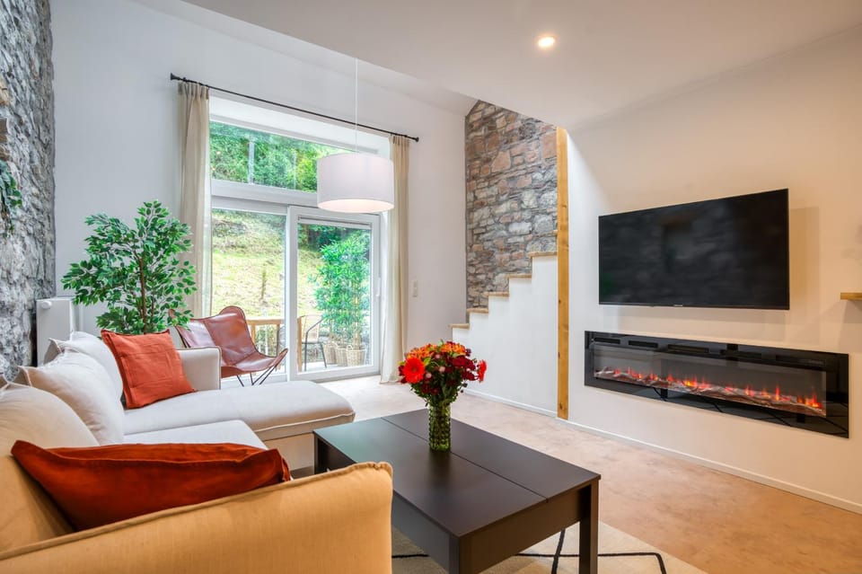 Communal lounge/ TV room, TV and multimedia, Living room