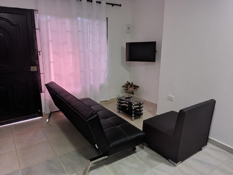 Communal lounge/ TV room, TV and multimedia, Living room, Seating area, Evening entertainment