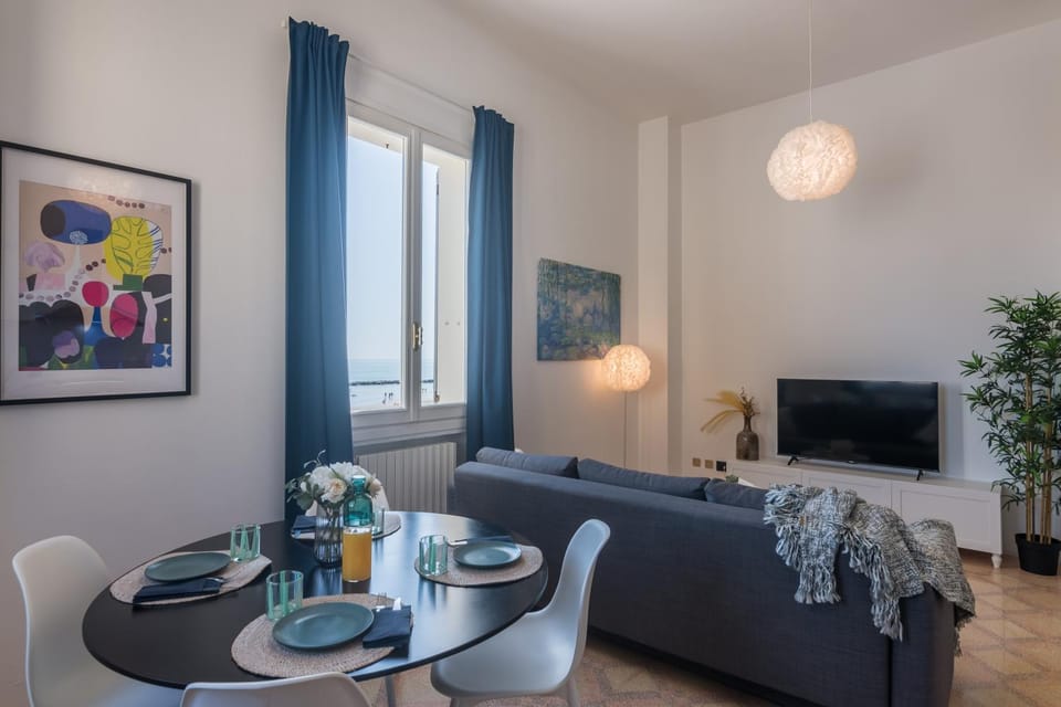 TV and multimedia, Living room, Dining area, Sea view