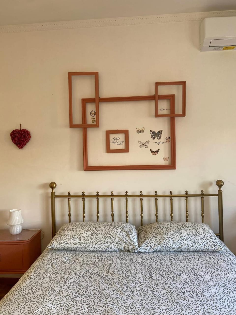 Bed, Photo of the whole room, Bedroom, air conditioner