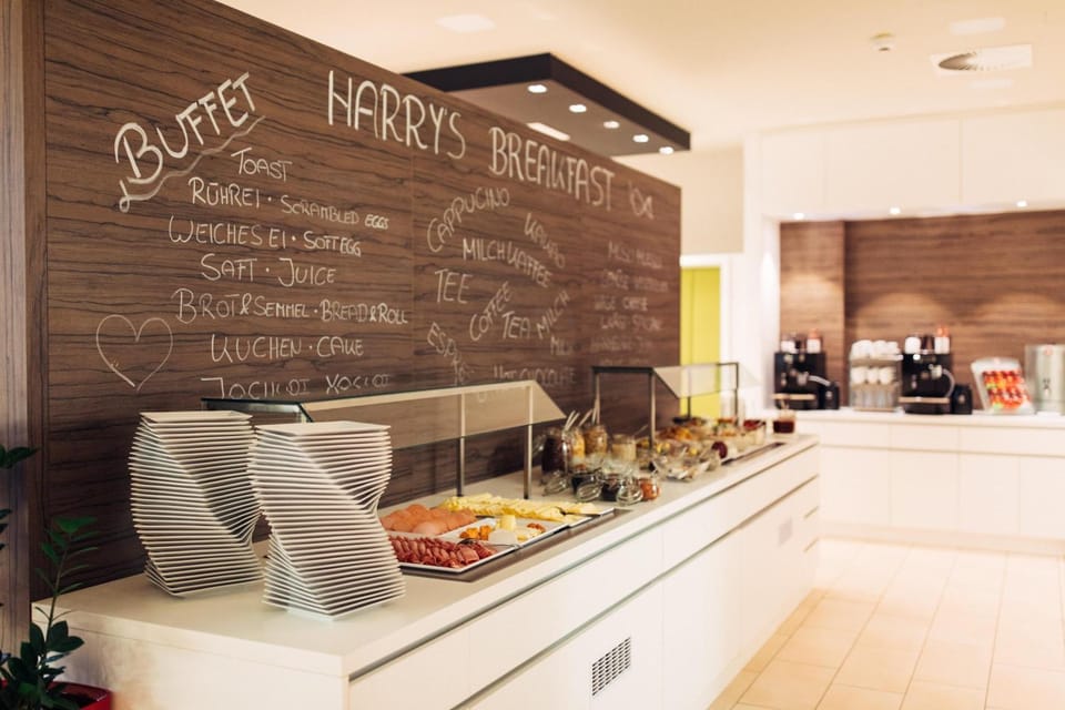 Restaurant/places to eat, Food and drinks, Breakfast, Buffet breakfast