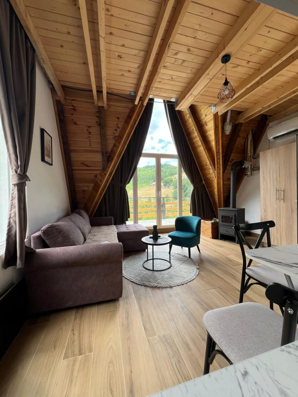 Living room, Photo of the whole room