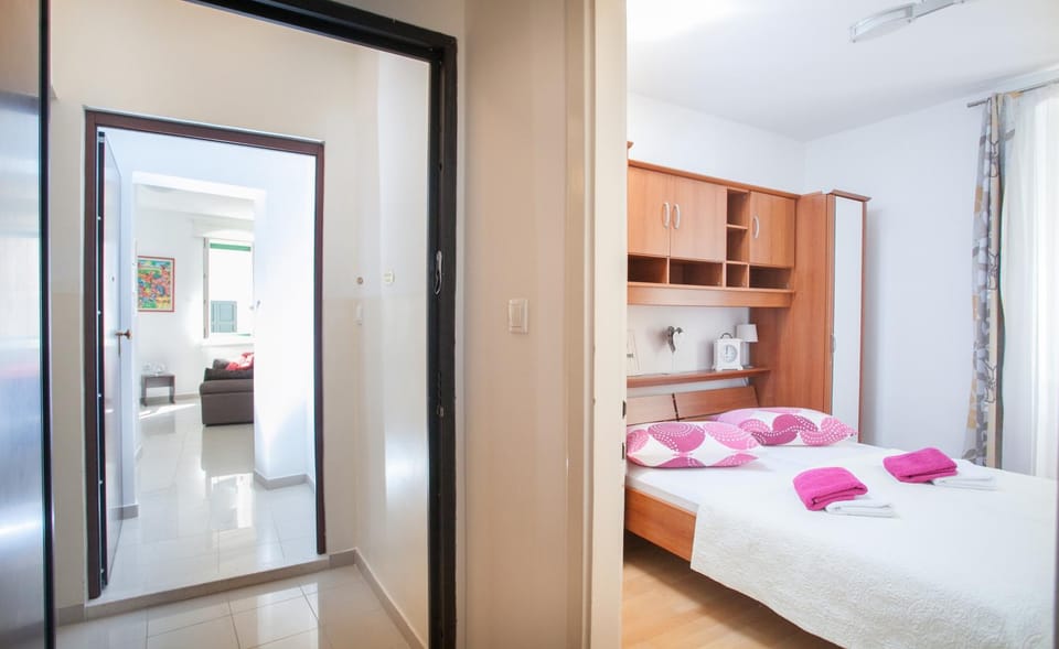 Bed, Photo of the whole room, Decorative detail, Bedroom