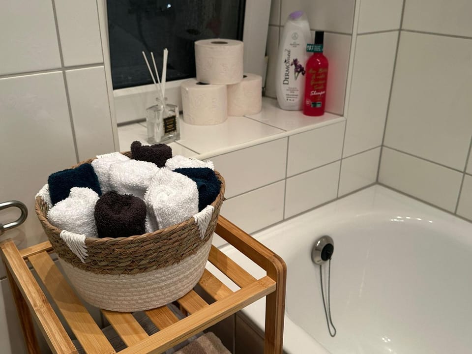 Bathroom, Bath, towels