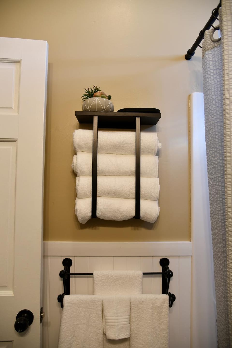 Bathroom, towels